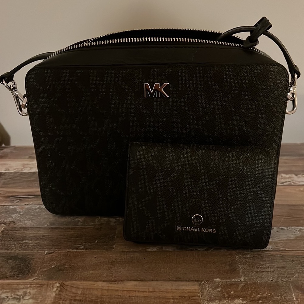 Michael Kors Jet set black crossbody with matching wallet